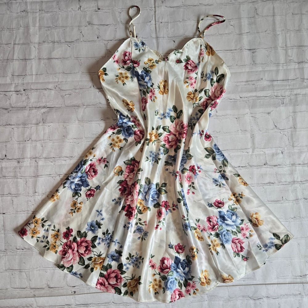 Vintage Kathryn Floral Satin slip dress Rose floral Chemise M soft girl dainty